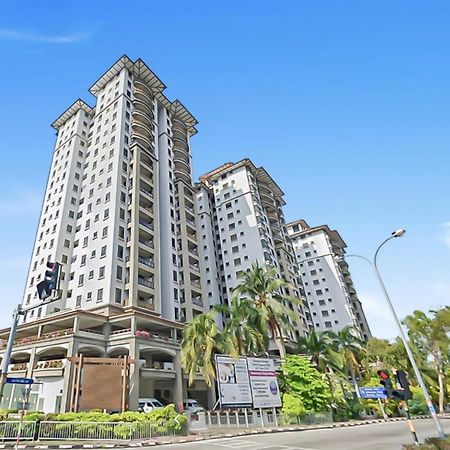 1 Bedroom Apartment, Melaka Cbd Town Center- Hosted By Private Locals Resident, Balcony With City Skyline View Or Seaview, Opposite Malls, Tv Box, 5 Minutes To Jonker Street, Malacca Exterior foto